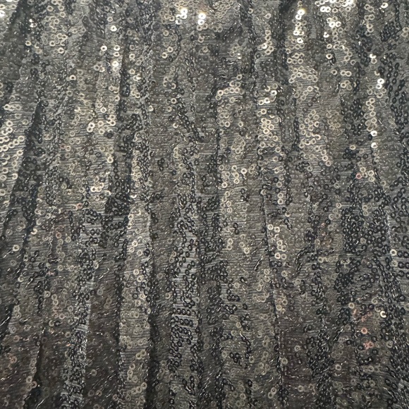 Elegant Black Sequin Midi Skirt - Picture 3 of 4